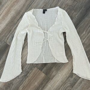 Windsor white textured tie front belle sleeve over shirt size small